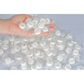 Yarchonn Pack of 200 Face Towels, Coin Size, Compressed Towels, Portable, Compact, Disposable Practical for Outdoor, Hiking, Camping, Travel or Home Towels