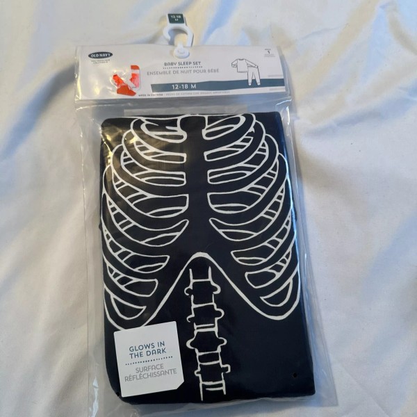 Old Navy NWT Old Navy Skeleton Pajamas Pjs 12-18 Glow
