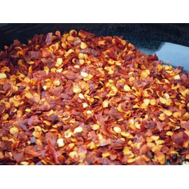 Red Pepper Flakes in a plastic jar - holds 2.5 oz. [ 70.9 grams ] - KOSHER