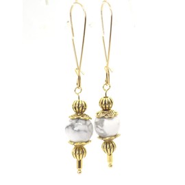 Vintage style bracelet, necklace and earrings jewelry set for women in white howlite and gold metal