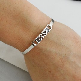 FashionJunkie4Life Sterling Silver Celtic Knot Hearts Bangle Bracelet with Latch