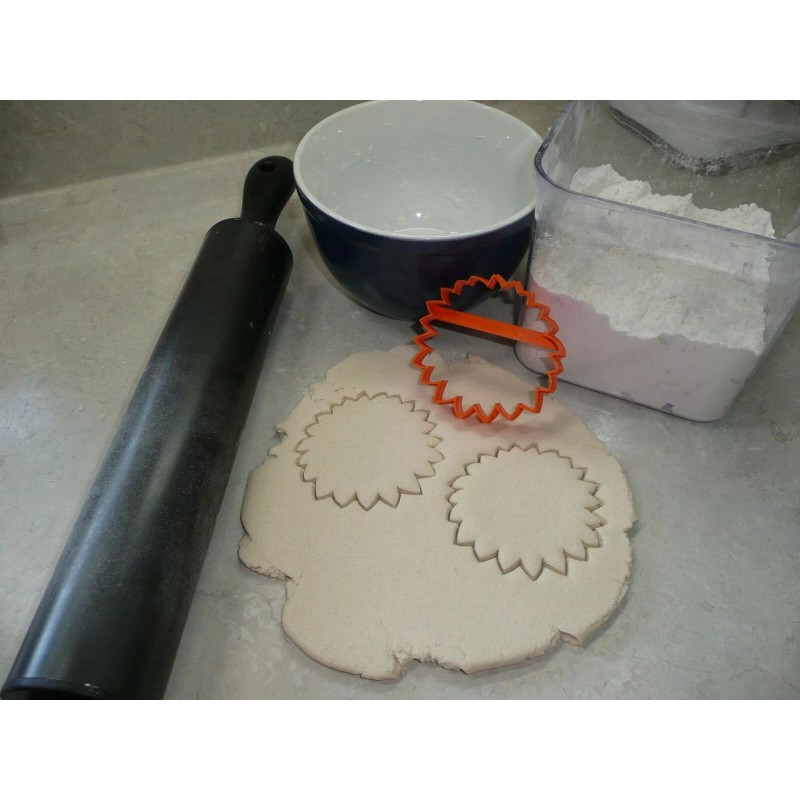 AJT MUM FLOWER OUTLINE FALL SEASON COOKIE CUTTER USA PR4427