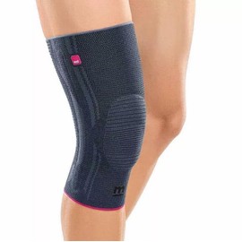 medi Genumedi Knee Support Extra Wide Size 4 with Comfortable Patella Ring for Stabilising the Knee Joint Colour: Silver
