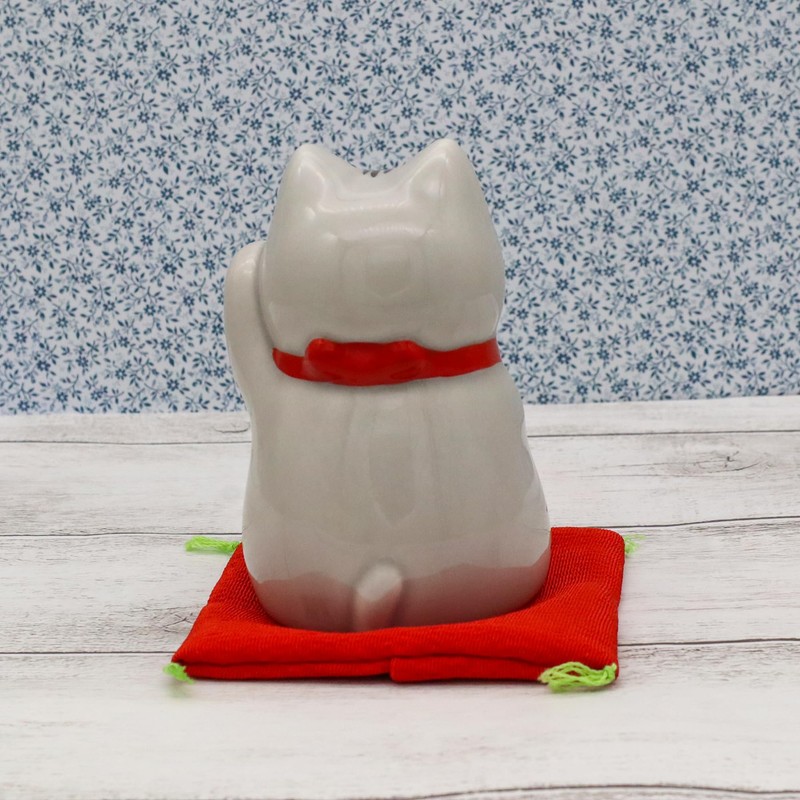 Yakushi Kiln Maneki Neko (Sabatora Naka), Lucky Come (Includes Lucky