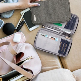 Travelon portafolios con cierre para pasaporte familiar con bloqueo de RFID, Negro -, 4.75”W x 8.25”H x 0.75”D, Travelon portafolios de pasaporte familiar con bloqueo RFID