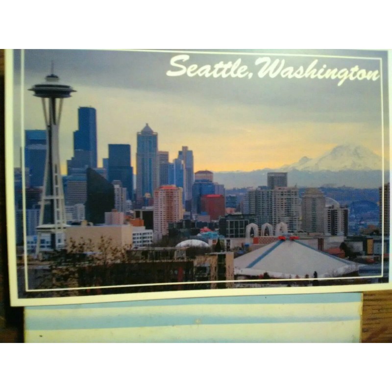 BEAUTIFUL PHOTO POST CARD SEATTLE SPACE NEEDLE & MT RAINIER