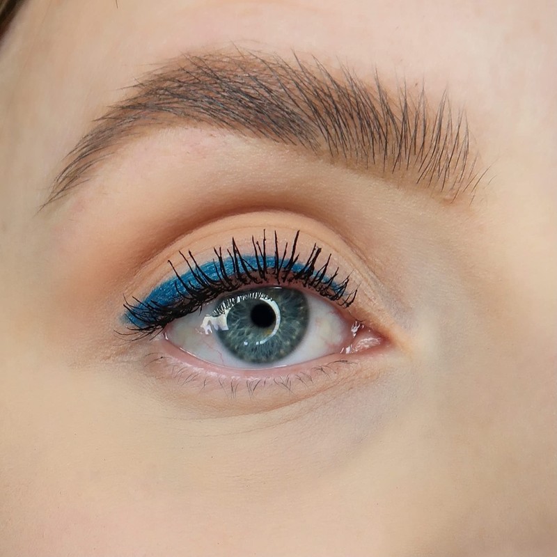 Sandstone Waterproof Metallic Eyeliner Blue Ice