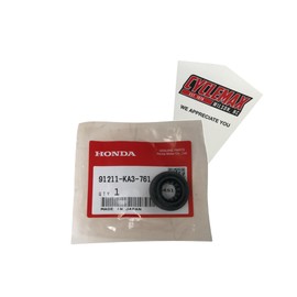 Cyclemax One Pack compatible with Honda Water Pump Seal CR80R CR85R CR125R CR250R CR500R 91211-KA3-761 91211-KA3-761 Contains One Water Pump Seal and a Funnel