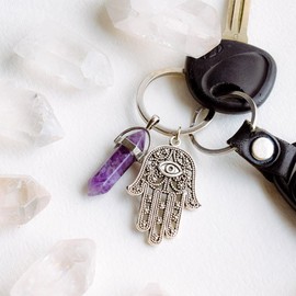 MINDFUL SOULS Evil Eye Keychain & Bag Charm – Hamsa Hand Amulet for Protection, Good Fortune & Abundance – Natural Gemstone Design (Amethyst)