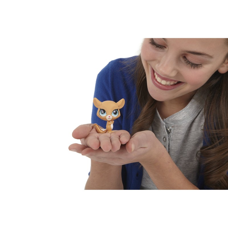 Littlest Pet Shop Sweetest Hide 'N Sweet Chipmunk Pet
