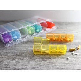 Organizador de Pastillas Portátil 7 Días, 28 Compartimentos, Apertura Rápida con Resorte, Ideal para Medicamentos, Vitaminas y Viajes