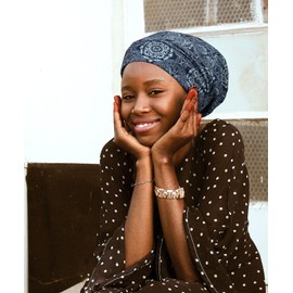 FocusCare Gorro de dormir con forro de satén para mujer con pelo rizado, Azul marino, Talla única