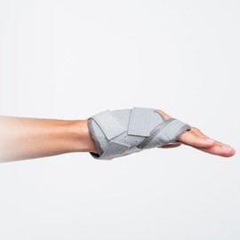 Chrisofix 5th Metacarpal Fracture Orthosis, Flexible, Light, Perforated, X-Ray Transparent, and Washable, Large