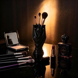 wsmart Black Gothic Bat Makeup Brush Holder - Resin Bat Pen Holder for Desk, Spooky Office Supplies, Emo Room Decor, Goth Home Decor & Gothic Gifts for Women Men