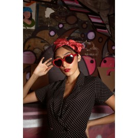 YAMEIZE Trendy Classic Love Heart Sunglasses - for Women Men Retro Heart Shaped Glasses Vintage Funny Party Outdoor