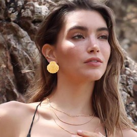 AOLIMI Gold Seashell Stud Earrings for Women Sea Shell Stud Earrings Summer Beach Earrings Nautical Jewelry