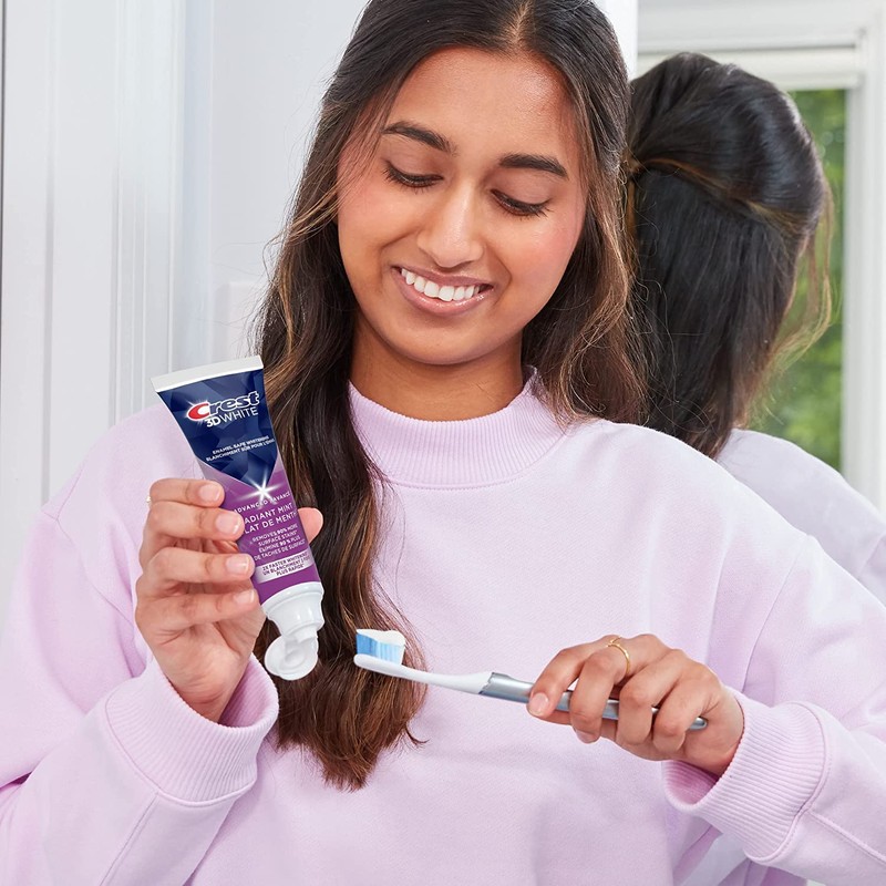 Crest 3D White Toothpaste Advanced Whitening Radiant Mint, 280 mL