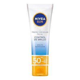 NIVEA SUN. Protector Solar Facial Control Brillo Con Efecto Matificante Instantáneo y Protección Muy Alta De FPS50+ 50ml.Textura Ligera y Sin Sensación Grasosa Que Mantiene La Piel Fresca Y Libre De Oleosidad