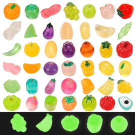 VEINARDYL 60 piezas de figuras luminosas de resina para frutas, verduras, mini frutas artificiales que brillan en la oscuridad, decoración de alimentos en miniatura falsa para manualidades, paisajes
