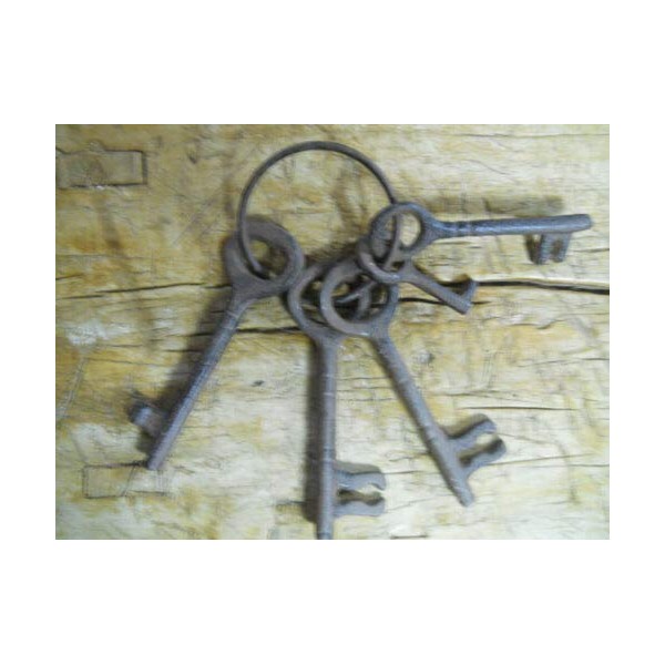 Vintage Set of 5 CAST Iron Jail Keys House Rustic