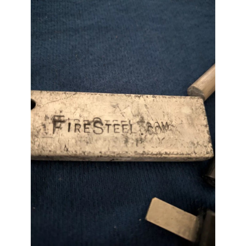 Fire Starter Kit feriocerium rod with magnisium rod and block