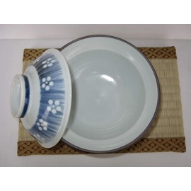 j-pure hitomi Japanese Ceramic Donburi Ramen Noodle Soup Rice Bowl with Lid, 6.2 Inches in Diameter, Plum Blossom Pattern Navy on Light Grey from Japan TR63730