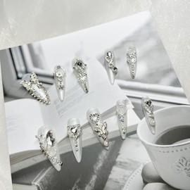 [Handmade Nail Tips] Wedding Nail Crystal Butterfly Nail - Almond Egg / [수제 네일팁] 웨딩 네일  크리스탈 나비 네일 - 아몬드에그