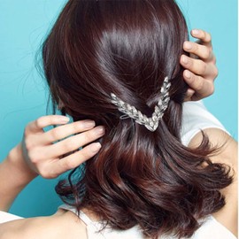 Wendalern Vintage Rhinestone V Hair Pins Gold Crystal Hair Clip Shiny Crystal Hair Clips Geometric V Shape Hair Clip Hair Clip Decorative Hair Accessories for Women and Girls