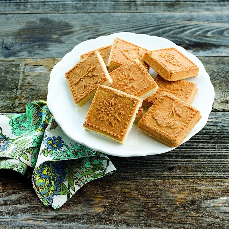 Nordic Ware Cast Aluminum English Shortbread Pan