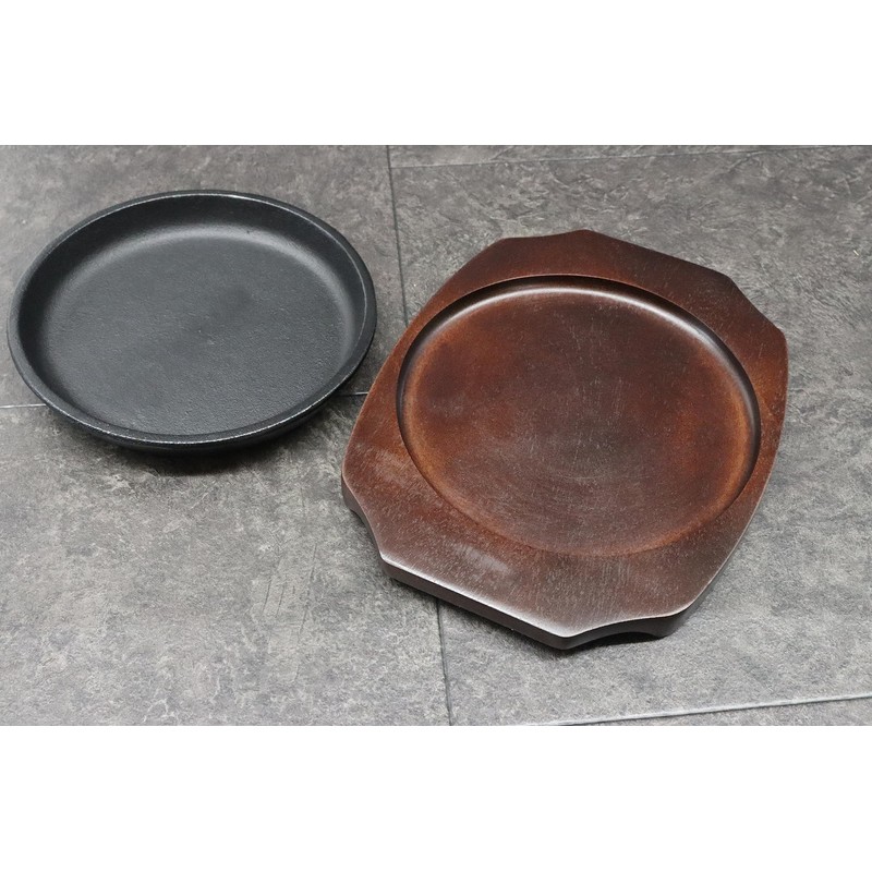 Asahi Steak Plate (with Wooden Base) Iron Casting, Round 5.9