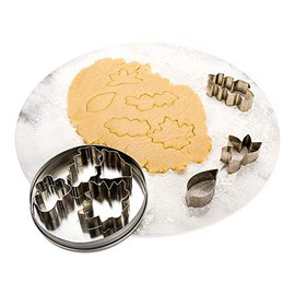 Restaurantware Pastry Tek 7-Piece Leaf Cookie Cutters 1 In Tin Box Autumn Cookie Cutters - Mulitple Shapes Precise Outlines Metal Fall Cutter Set For Creating Different Sized Cookies