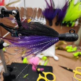 black and purple custom bucktail  with feathers and flash. - Colour: 1.5oz