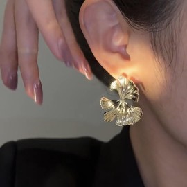 TseenYi Boho Ginkgo Leaf Dangle Earrings Vintage Ginkgo Flower Drop Earrings Gold Leaf Stud Earrings Metal Ginkgo Leaves Earrings Punk Exaggerate Earrings Jewelry for Women and Girls