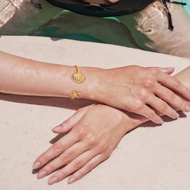FAUTHENTICUTE Summer Gold Cuff Bracelets For Women Gold Plated Cuff With Shell And Starfish Charm On Both Ends