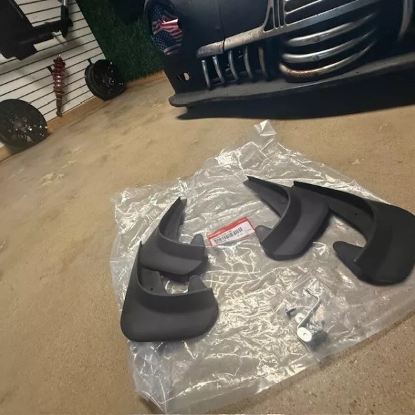 Honda (1) Honda 08P00-THR-100 Splash Guard Set 2018-2024 Odyssey New,
