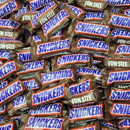Snickers Chocolate Candy Bars - Fun Size Snickers Candy Bars - Individually Wrapped Bulk Snickers Chocolate Bars - Snickers Milk Chocolate, Peanut, and Caramel Bars - Bulk Candy Bag (Pack of 65)