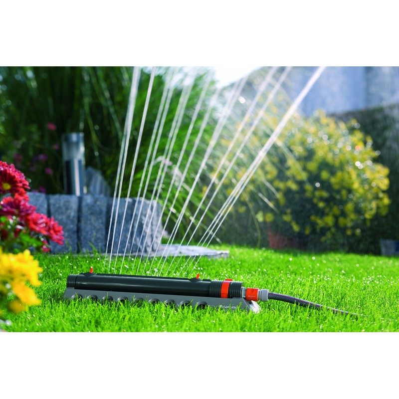Gardena Comfort 3900-Square Foot Aqua Zoom Oscillating Sprinkler, Made in