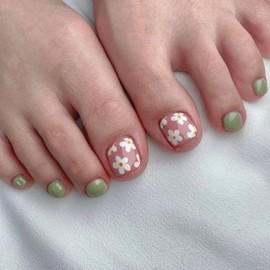 Green Press on Toenails Short Square False Toenails with White Flower Design White Floral Stick on Toenails Cute Daisy Glue on Toenails Glossy Summer Fake Toe Nails for Women Manicure 24Pcs