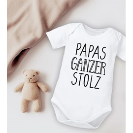 OM3® Babybody mit Spruch - Papas ganzer Stolz - Kurzarm Baby Body - Bio-Baumwolle - Mädchen Junge - Weiß - 50-56