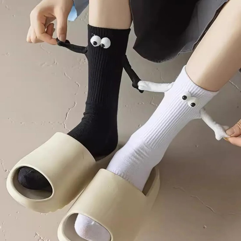 Mivyy Couple Holding Hands Socks, Unisex Novelty Magnetic Suction 3D