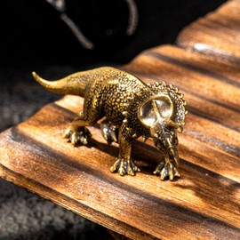 CHOVY 1PC Vintage Brass Triceratops Statue - Ideal Artistic Decor for Home, Office, or Café - Perfect for Bookshelf, Living Room, and Desktop - A Must-Have Collectible for Dinosaur Enthusiasts