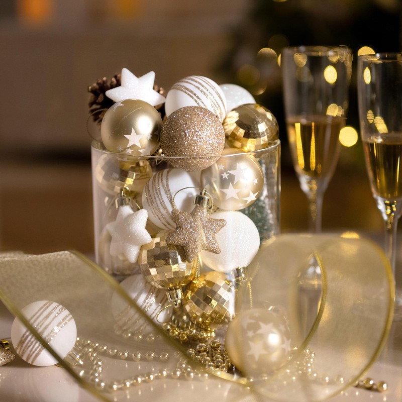 Valery Madelyn Gold White Christmas Baubles Tree Decorations - 35pcs