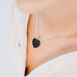 Lebensquelle Plus Heart Pendant Made of Sparkling Blue Stone 2 x 2 cm Heart Pendant with Silver-Coloured Eyelet (Blue Stone)