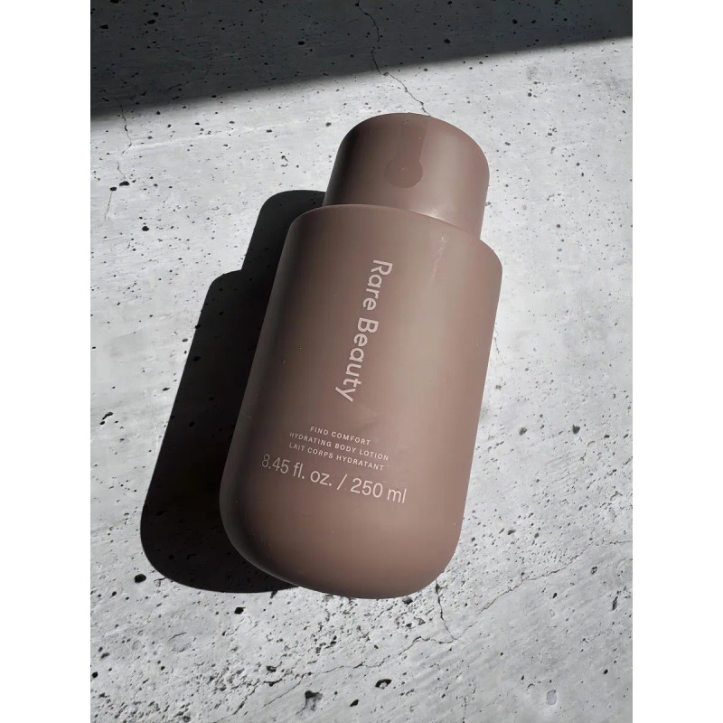 Rare Beauty. Hydrating Body Lotion. Crema Corporal.