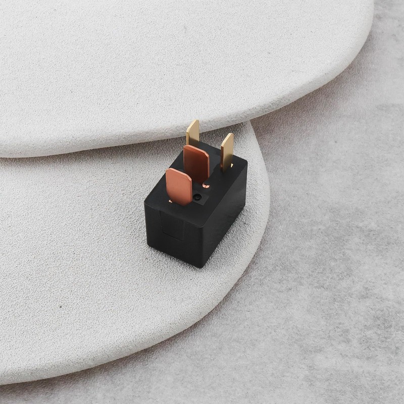 OTOTEC 2 x DC 12 V Micro 4 Pin Car