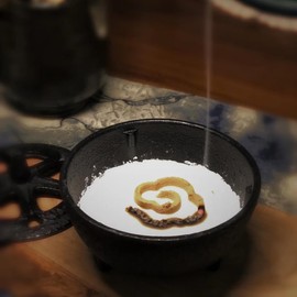 Lotus Shaped Incense Burner, Black Incense Aromatherapy Burner, Cast Iron Multifunctional Incense Container for Home Textiles, Bathroom, Bedroom