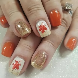 Fall Press on Nails Short Square Fake Nails Maple Leaf Full Cover Red Maple Foil False Nails with Designs Glossy Acrylic Nails Glitter Glue on Nails Manicure Artificial Nails for Women Girls 24Pcs