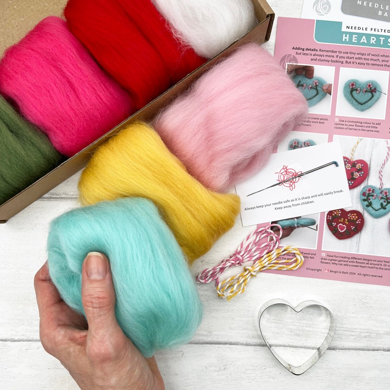 Bergin & Bath Needle Felting kit - Hearts. Learn to