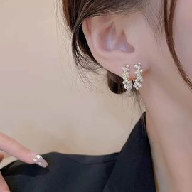 TseenYi Pearl Hoop Earrings Gold Pearl Huggie Hoop Earrings Boho Pearl Twist Hoop Earrings Vintage Pearl Bridal Earrings Wedding Pearl Earrings Jewelry for Women and Girls Gifts