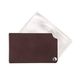 Pocket Magnifier visoPOCKET in Credit Card Format [Eschenbach 172116] Wide Field of View with Ultra-Slim Lens, Colour: red, Dimensions Lens: 74 x 48 mm, Magnification: 2,5X, Dioptre: 6